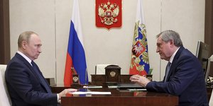 Ο Βλάντιμιρ Πούτιν με τον Ρώσο υπουργό Ενέργειας Νικολάι Σουλγκίνοφ