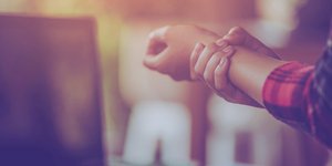 Σύνδρομο Καρπιαίου Σωλήνα: Σχετίζεται με Αυτοάνοσα Ρευματικά Νοσήματα;