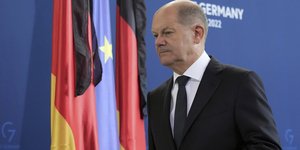 σολτς μαυρο κοστουμι 