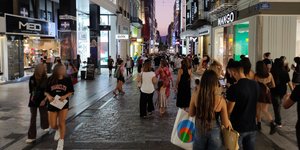 κοσμος πεζοδρομος ερμου