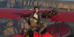 Mission Impossible: Κόβει την «ανάσα» πλάνο του Τομ Κρουζ πάνω σε φτερό αεροπλάνου