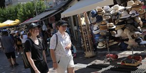 τουριστες καπελα