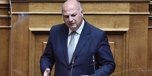 Ο υπουργός Δικαιοσύνης Κ. Τσιάρας στη Βουλή