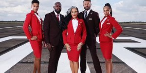 Η Virgin Atlantic ξεχωρίζει και πάλι: Καταργεί τους κανόνες ένδυσης με βάση το φύλο
