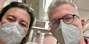 Με μάσκα στο μετρό ο Άκης Σκέρτσος / Φωτογραφία: Facebook