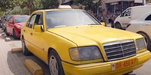 Mercedes ταξί στην Αλβανία