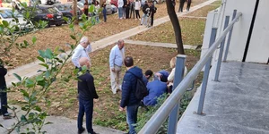 Ο φοιτητής του ΑΠΘ που έπεσε από τον 3ο όροφο στο έδαφδς, δέχεται τις πρώτες βοήθειας