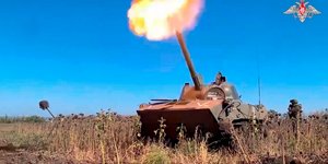 Ρωσικό άρμα εν ώρα μάχης στη Χερσώνα