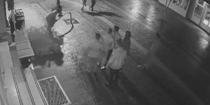 Νεαροί καταστρέφουν δέντρο στην Κρήτη