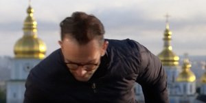 Ο δημοσιογράφος του BBC τη στιγμή των εκρήξεων στο Κίεβο