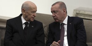 Ο πρόεδρος της Τουρκίας Ρετζέπ Ταγίπ Ερντογάν και ο ηγέτης του εθνικιστικού MHP, Ντεβλέτ Μπαχτσελί 