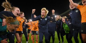 Έντονες αντιδράσεις για τον τρόπο με τον οποίο πανηγύρισαν την πρόκρισή τους στο Μουντιάλ οι παίκτριες της Ιρλανδίας