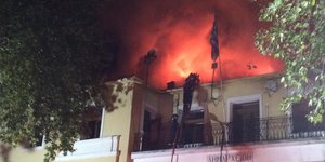 Παρανάλωμα του πυρός το δημαρχείο Σερβίων στην Κοζάνη
