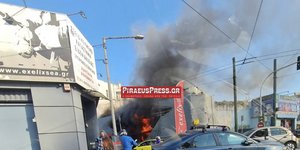 Φωτιά σε εγκαταλελειμμένο κτίριο στον Πειραιά