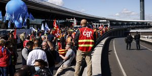 Η γαλλική κυβέρνηση καλεί την TotalEnergies να αυξήσει τους μισθούς