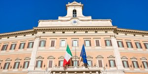 Το Palazzo Montecitorio, η έδρα της ιταλικής Βουλής, στη Ρώμη/ Shutterstock