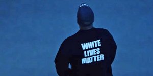 Ο Kanye West με t-shirt White Lives Matter