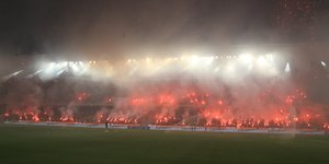 Καπνογόνα στην OPAP Arena