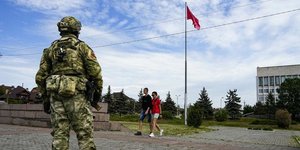 Ρώσος στρατιώτης στην περιοχή της Χερσώνας