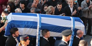 Συντριβή στο τελευταίο αντίο στον Αλέξανδρο Νικολαϊδη