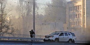 Στιγμιότυπο από τη ρωσική επίθεση με καμικάζι drone στο Κίεβο/ Φωτογραφία: AP