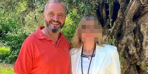 Ο 53χρονος Ηλίας Μίχος με την πρώην σύζυγό του