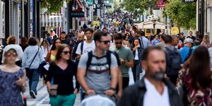 Κόσμος στο κέντρο της Αθήνας