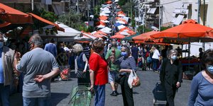 κοκκινες ασπρες ομπρελες λαϊκη