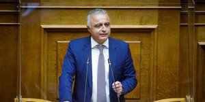 Ο Λάζαρος Τσαβδαρίδης στη Βουλή