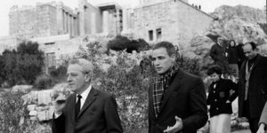  Ο Μάρλον Μπράντο και ο Ζιλ Ντασέν περπατούν στην Ακρόπολη στις 17 Μαρτίου 1965