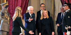  Ο πρόεδρος της Ιταλίας Ματαρέλα υποδέχεται στο Κυρηνάλιο μέγαρο την Τζόρτζια Μελόνι