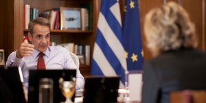 Ο Κυριάκος Μητσοτάκης παραχωρεί συνέντευξη στο περιοδικό Le point και στην Αλεξία Κεφαλά