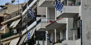 μπλακονια σημαιες