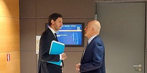 Συνάντηση του Νίκου Δένδια με τον Ολλανδό εκπρόσωπό του, Βόπκε Χούκστρα, στο Λουξεμβούργο