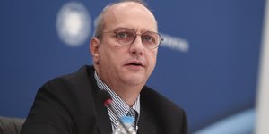 οικονομου μισανοιχτο στομα 