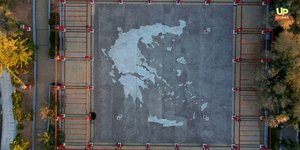 Γλυκά Νερά: Η ομορφότερη και άγνωστη πλατεία της χώρας που «χωράει» όλη την Ελλάδα