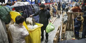 Αποκομιδή σκουπιδιών στα σύνορα Πολωνίας - Λευκορωσίας