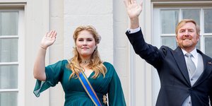 Ο βασιλιάς Βίλεμ Αλεξάντερ της Ολλανδίας με την κόρη του πριγκίπισσα Αμαλία