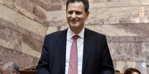 Ο Θόδωρος Σκυλακάκης στη Βουλή