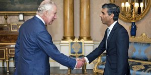 Ο Ρίσι Σούνακ με τον Βασιλιά Κάρολο