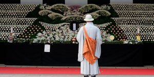 Προσευχή για τους νεκρούς σε πάρτι για το Χάλογουιν στη Σεούλ