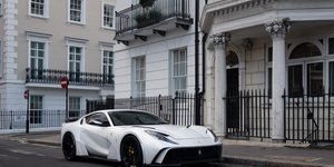 Οι δρόμοι του Cheshire γέμισαν με supercars.