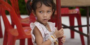 Το 3χρονο κορίτσι που επέζησε από το μακελειό στην Ταϊλάνδη 