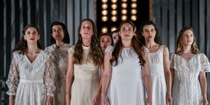 θεατρική παράσταση