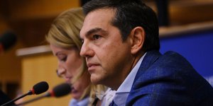 Αλέξης Τσίπρας προφιλ καρό