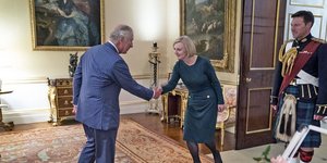 Ο βασιλιάς Κάρολος υποδέχτηκε χθες στο παλάτι την Λιζ Τρας