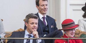 H βασίλισσα Μαργκρέτε της Δανίας με τους δύο γιους της, Φρέντερικ και Γιόακιμ