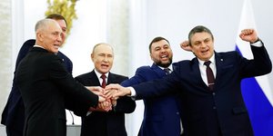 Ο Βλαντίμιρ Πούτιν κατά τη διάρκεια τελετής υπογραφής των συνθηκών για τέσσερις περιοχές της Ουκρανίας