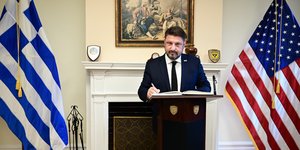 χαρδαλιας ελληνικη αμερικάνικη σημαια
