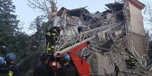 Βομβαρδισμένο κτίριο στη Ζαπορίζια της Ουκρανίας